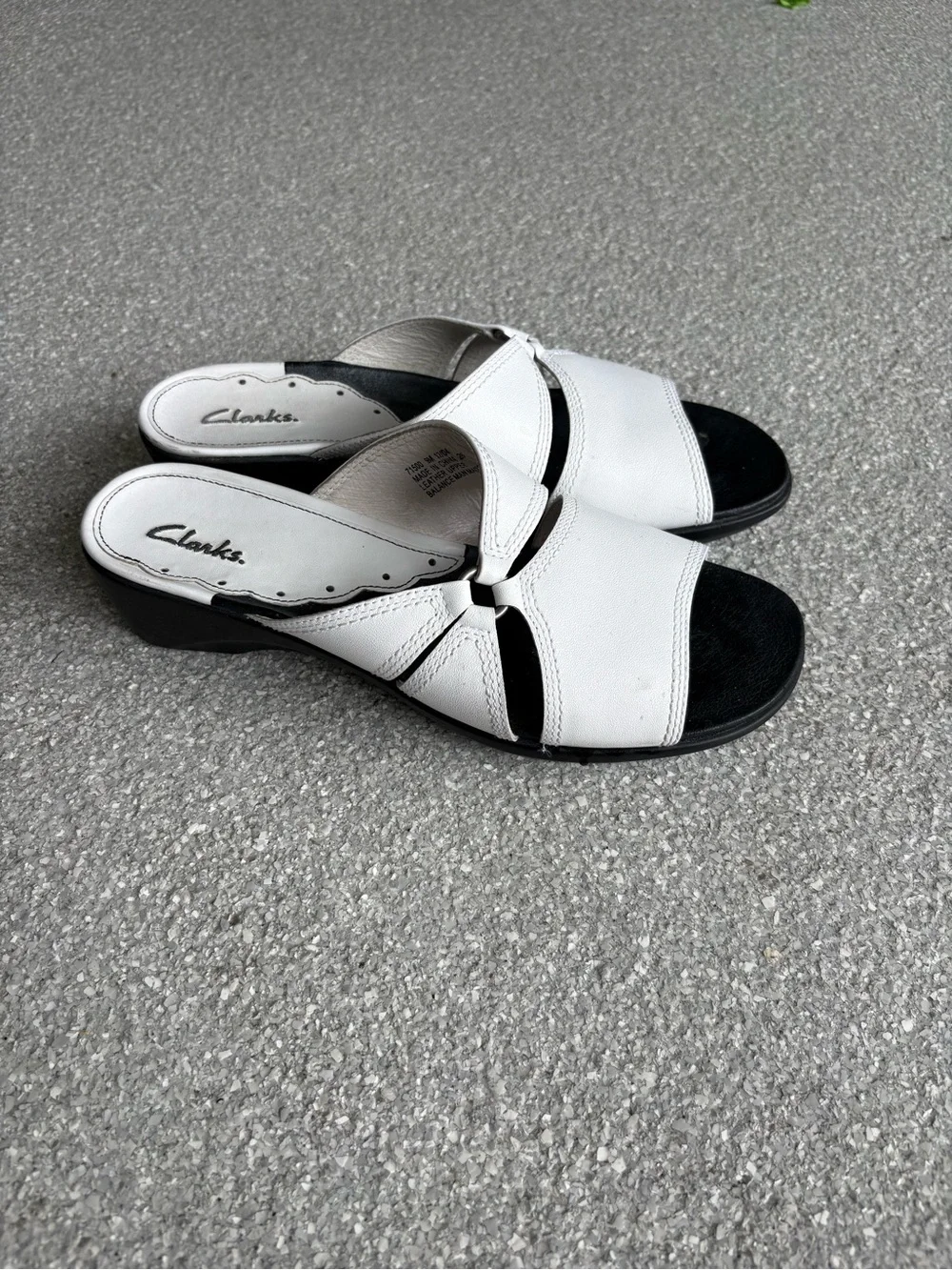 Clarks Women's Criss Cross White Leather Wedge Sandals size 9